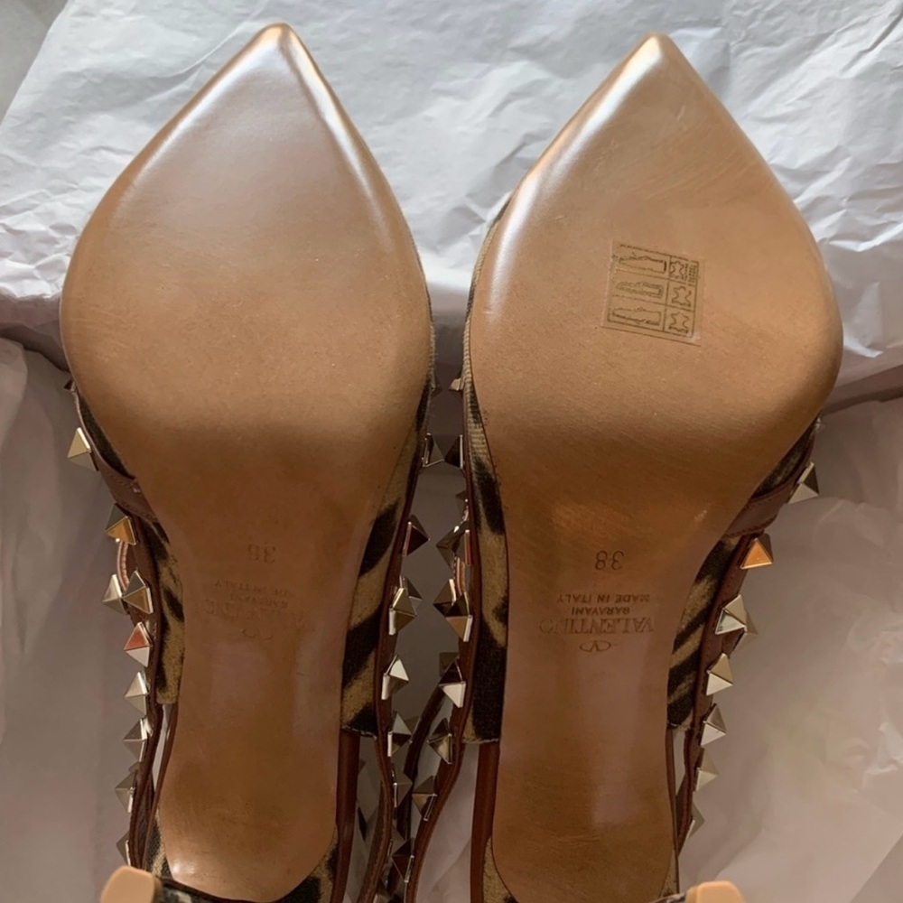 Valentino Garavani Rockstud Leopard Print Pumps - Picture 3 of 8